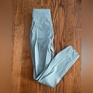 Women’s Lululemon WU train sea foam leggings. Size 2  23” inseam. Never worn!!